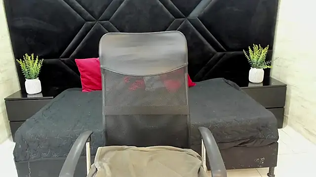 Dantzel  online show from January 7, 6:54 pm