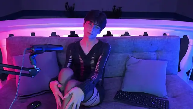 luixdust  online show from September 25, 5:44 am