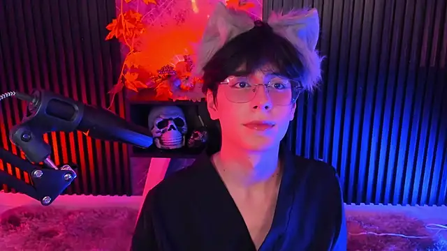 luixdust  online show from October 4, 5:38 am