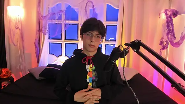 luixdust  online show from October 10, 6:01 am