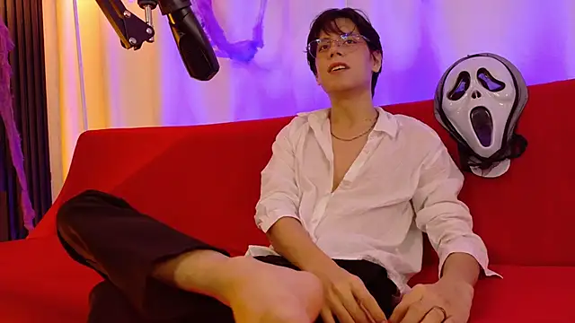 luixdust  online show from October 24, 6:21 am