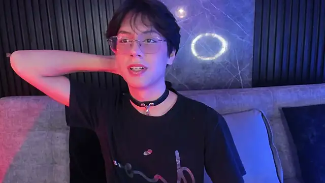 luixdust  online show from October 29, 5:31 am