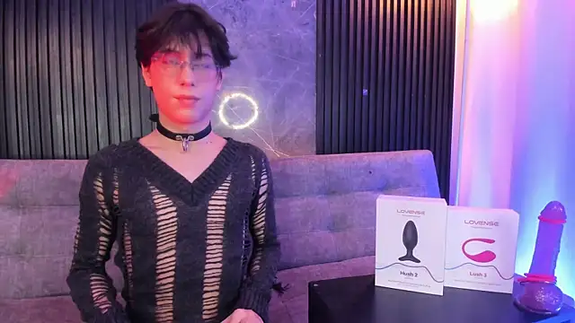 luixdust  online show from November 4, 5:28 am