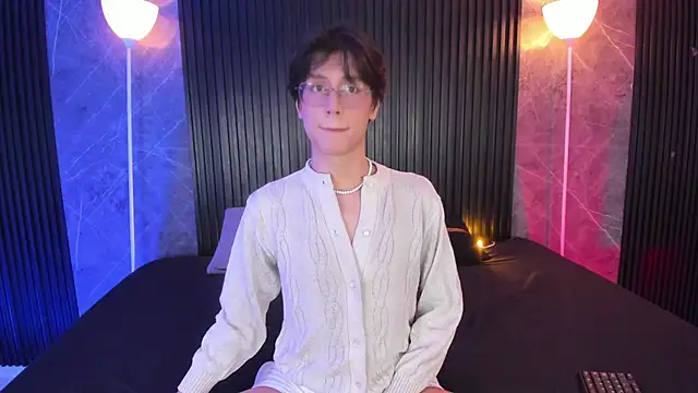 luixdust  online show from November 8, 6:57 am