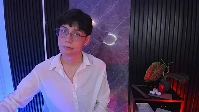 luixdust  online show from November 27, 5:20 am