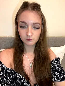 AdelinaEmber online show from November 16, 9:04 am