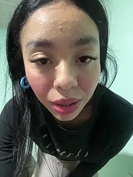 Snapshot of Xiiki chatting on May 3, 4:51 am Xiiki online show from May 3, 4:51 am