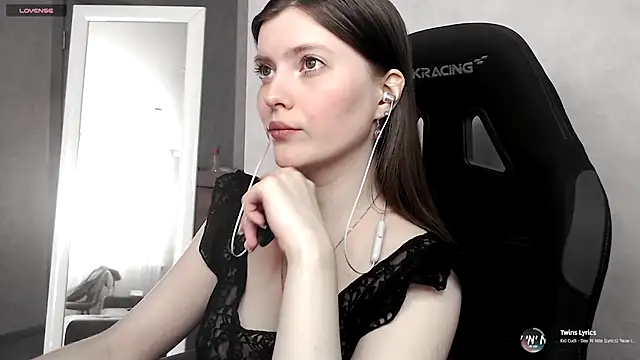 Snapshot of cute_elfy_ chatting on September 15, 2:06 pm cute elfy online show from September 15, 2:06 pm