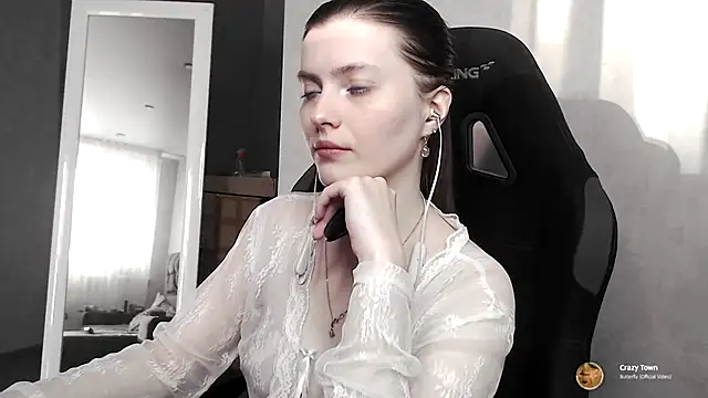 Snapshot of cute_elfy_ chatting on October 8, 2:04 pm cute elfy online show from October 8, 2:04 pm