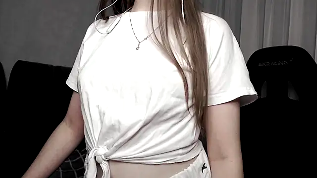 Snapshot of cute_elfy_ chatting on October 14, 3:24 pm cute elfy online show from October 14, 3:24 pm