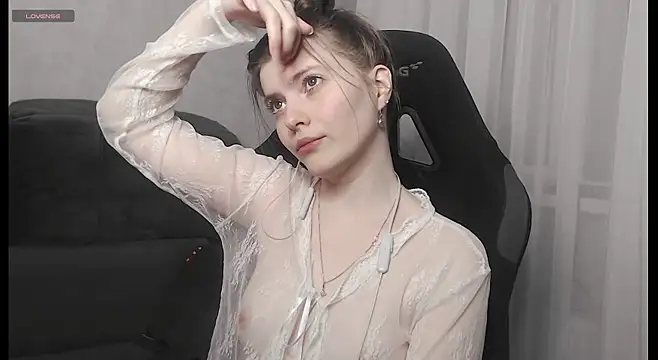 Snapshot of cute_elfy_ chatting on December 5, 2:47 pm cute elfy online show from December 5, 2:47 pm