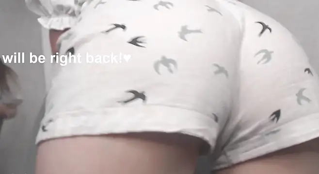 Snapshot of cute_elfy_ chatting on December 18, 1:17 pm cute elfy online show from December 18, 1:17 pm