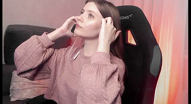 Snapshot of cute_elfy_ chatting on December 20, 2:35 pm cute elfy online show from December 20, 2:35 pm