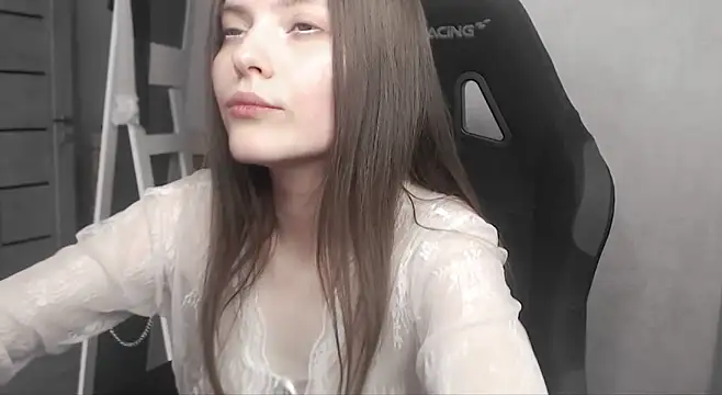 Snapshot of cute_elfy_ chatting on June 6, 1:38 pm cute elfy online show from June 6, 1:38 pm