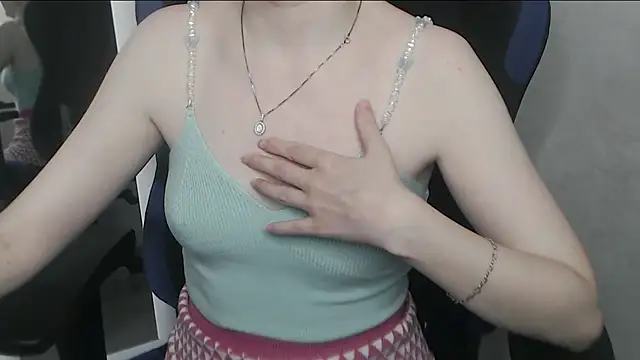 Snapshot of cute_elfy_ chatting on July 28, 3:21 pm cute elfy online show from July 28, 3:21 pm