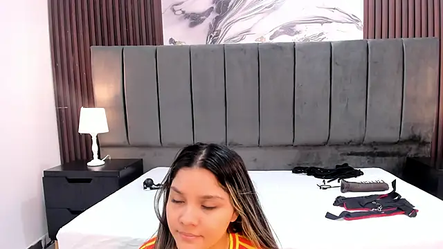 Wonderkloe  online show from June 17, 2:18 pm