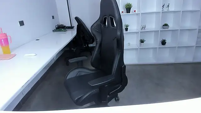 Snapshot of megan_bigboobs_ chatting on November 12, 11:10 am megan bigboobs online show from November 12, 11:10 am