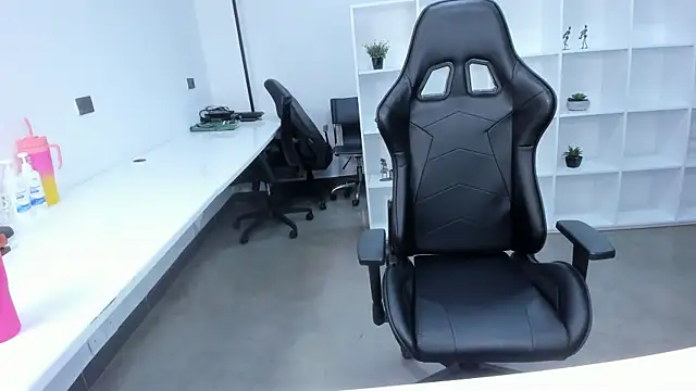 Snapshot of megan_bigboobs_ chatting on November 14, 10:58 am megan bigboobs online show from November 14, 10:58 am