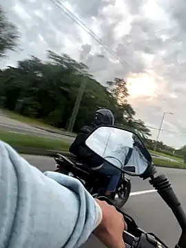 Snapshot of megan_bigboobs_ chatting on November 19, 10:48 am megan bigboobs online show from November 19, 10:48 am