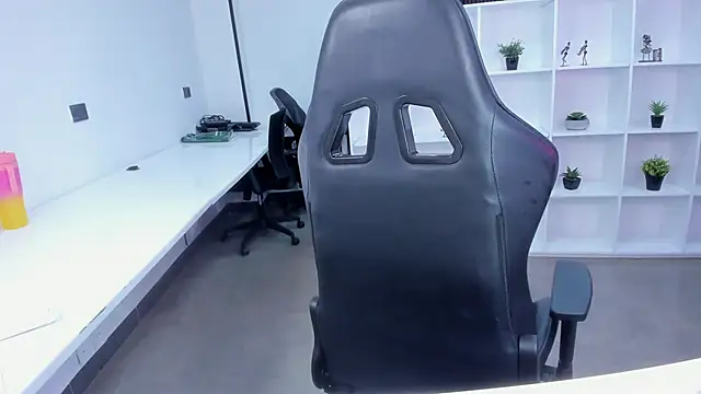 Snapshot of megan_bigboobs_ chatting on November 22, 12:37 pm megan bigboobs online show from November 22, 12:37 pm