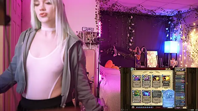 littlelune online show from October 5, 2:32 am