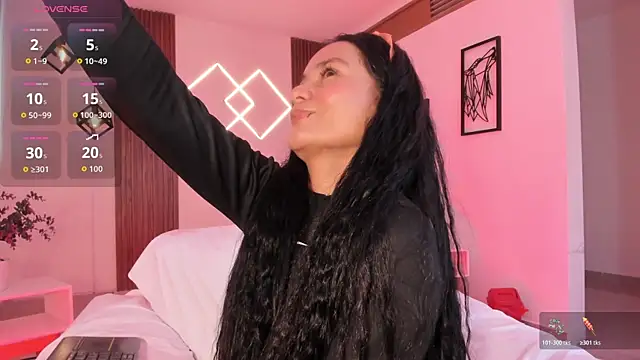 Miiaa jones online show from December 16, 1:05 pm