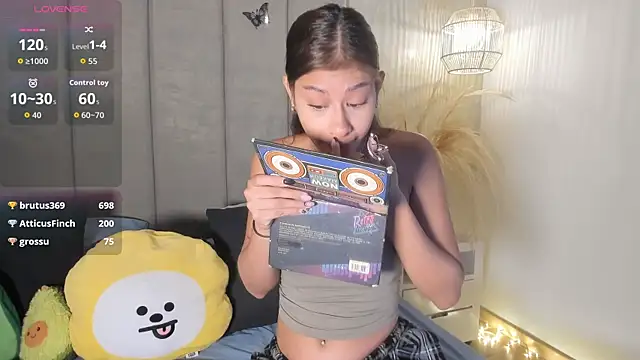 Snapshot of leaahcashh chatting on September 12, 8:31 pm leaahcashh online show from September 12, 8:31 pm