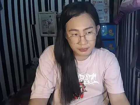 Snapshot of behappy4me chatting on July 26, 6:21 am behappy4me online show from July 26, 6:21 am