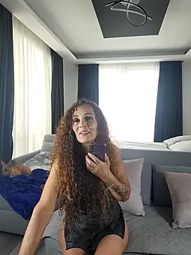 Snapshot of evasweett__ chatting on October 23, 6:39 pm evasweett online show from October 23, 6:39 pm