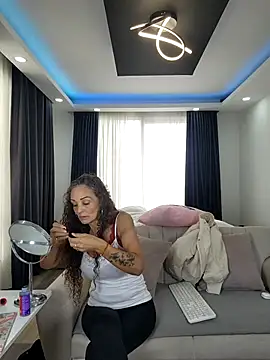 Snapshot of evasweett__ chatting on May 12, 2:36 pm evasweett online show from May 12, 2:36 pm