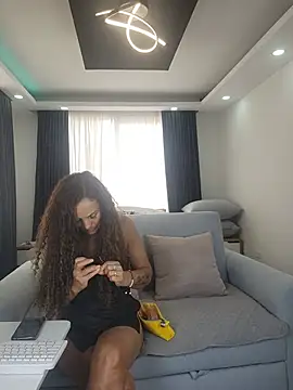Snapshot of evasweett__ chatting on July 16, 6:25 pm evasweett online show from July 16, 6:25 pm