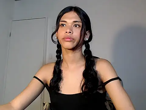 urcurlydiva online show from November 24, 7:30 am