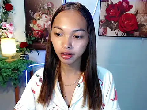 Snapshot of Simi_Ipit chatting on May 13, 4:37 pm Simi Ipit online show from May 13, 4:37 pm