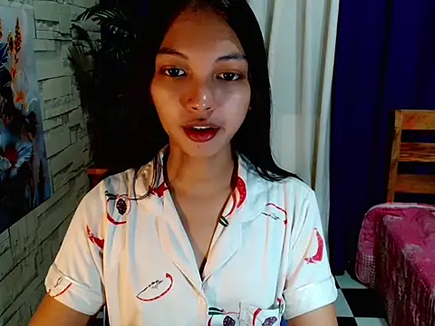 Snapshot of Simi_Ipit chatting on July 31, 7:08 am Simi Ipit online show from July 31, 7:08 am