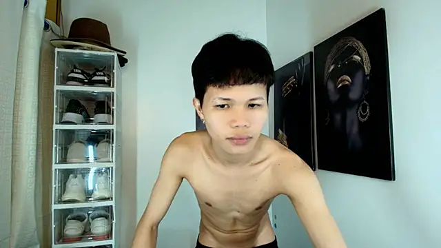 Snapshot of crazyasiantwink chatting on October 26, 5:52 pm crazyasiantwink online show from October 26, 5:52 pm