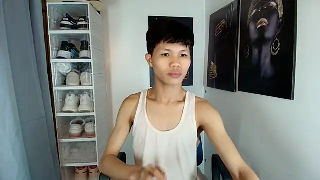 Snapshot of crazyasiantwink chatting on November 22, 5:23 pm crazyasiantwink online show from November 22, 5:23 pm