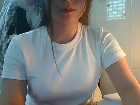 Snapshot of Linzly chatting on March 27, 2:06 am Linzly online show from March 27, 2:06 am