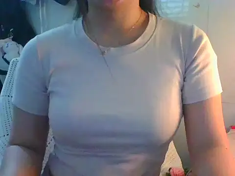 Snapshot of Linzly chatting on March 28, 2:22 am Linzly online show from March 28, 2:22 am