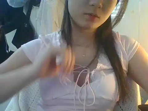 Snapshot of Linzly chatting on April 7, 2:34 am Linzly online show from April 7, 2:34 am