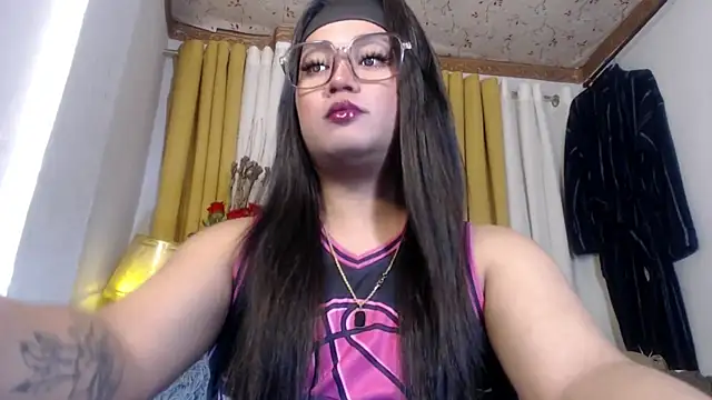 Snapshot of YourSweet-mich chatting on May 16, 2:49 pm YourSweet-mich online show from May 16, 2:49 pm