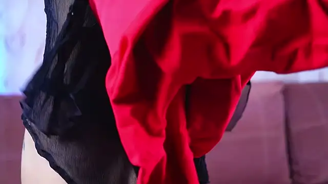 Snapshot of sukie_spooky chatting on October 13, 4:34 am sukie spooky online show from October 13, 4:34 am