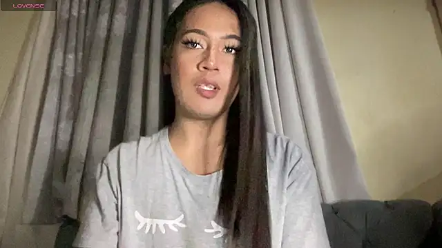 Snapshot of fallon_empress143 chatting on November 17, 6:35 pm fallon empress143 online show from November 17, 6:35 pm