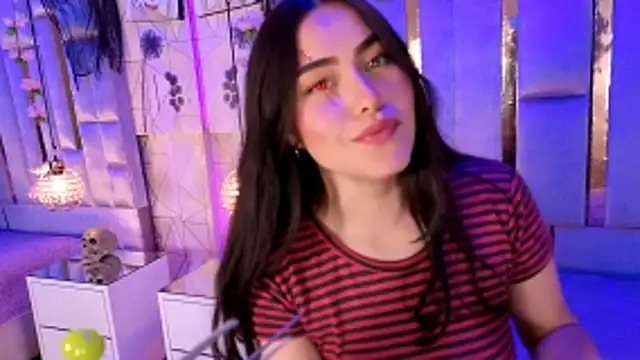 Snapshot of HannaCollins_ chatting on October 31, 1:34 pm HannaCollins online show from October 31, 1:34 pm