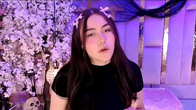 Snapshot of HannaCollins_ chatting on November 10, 1:10 pm HannaCollins online show from November 10, 1:10 pm