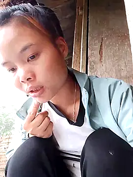 Snapshot of CloudyChu chatting on October 25, 1:35 am CloudyChu online show from October 25, 1:35 am