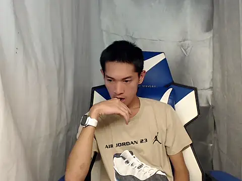 Snapshot of riks_tyler chatting on March 27, 6:29 pm riks tyler online show from March 27, 6:29 pm
