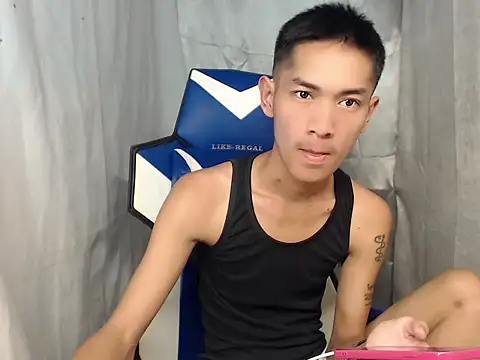 Snapshot of riks_tyler chatting on April 8, 7:36 pm riks tyler online show from April 8, 7:36 pm