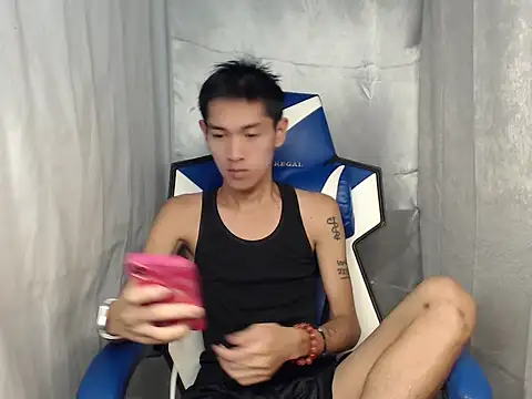 Snapshot of riks_tyler chatting on May 4, 4:03 pm riks tyler online show from May 4, 4:03 pm