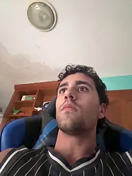 Snapshot of aavrdvh33 chatting on November 13, 3:55 pm aavrdvh33 online show from November 13, 3:55 pm