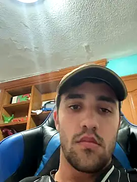 Snapshot of aavrdvh33 chatting on November 17, 4:46 pm aavrdvh33 online show from November 17, 4:46 pm